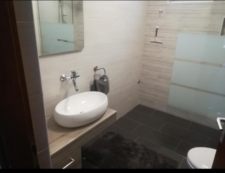 Apartman Hric -50M Od Plaze- 木洛希尼 外观 照片